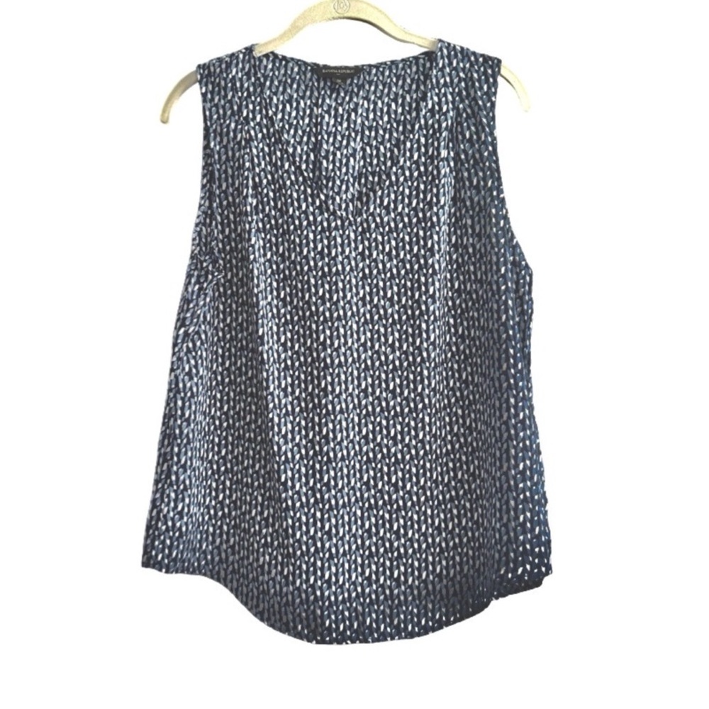 Banana Republic Sleeveless V-neck Blouse Abstract Print Top Blue White Size M
